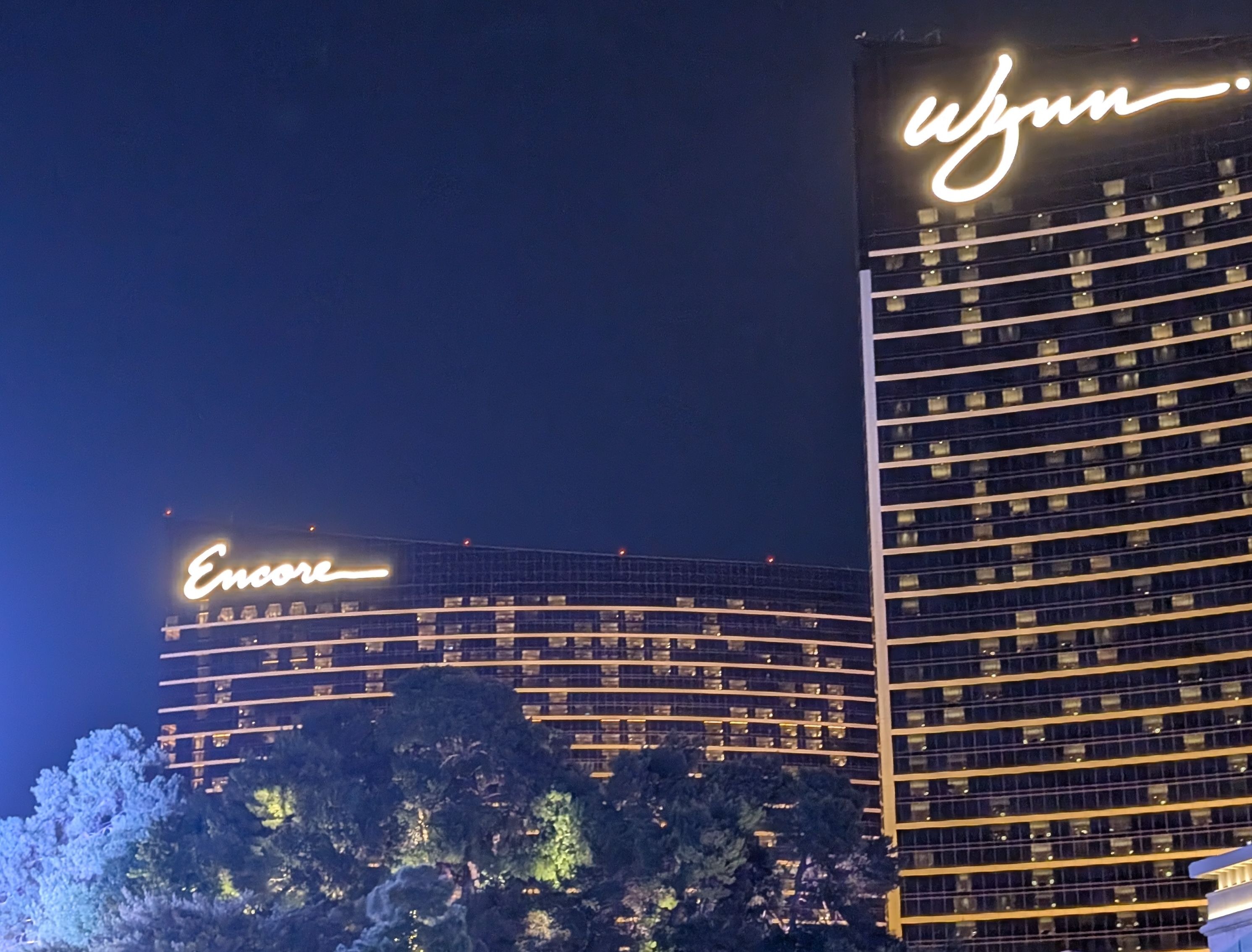  Bryan Adams Bare Bones Tour at Encore Theater Las Vegas: Healing, Hope, Music & Never Giving Up